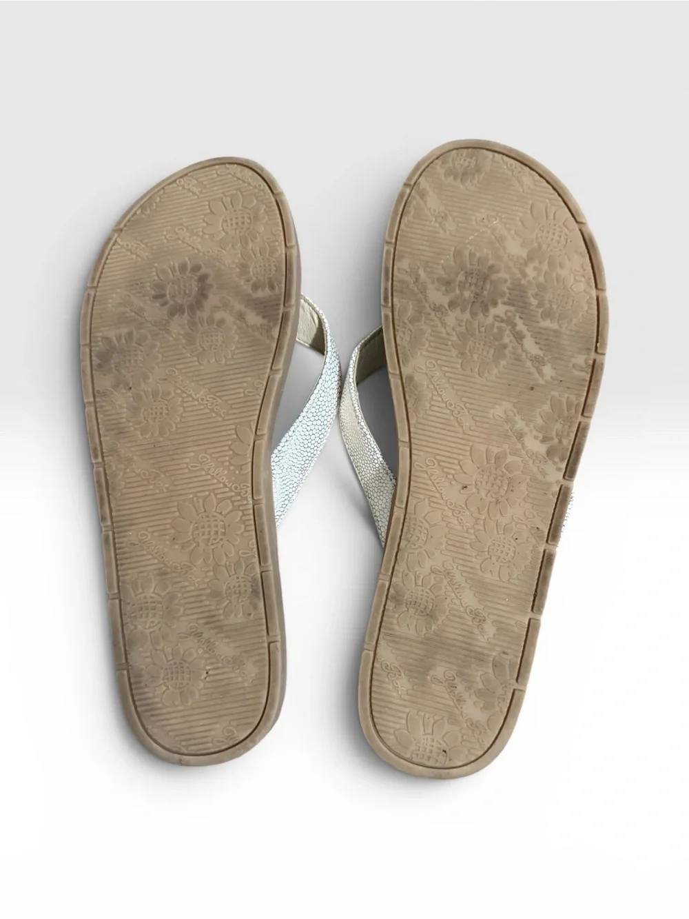 Yellow Box Fanzie Womens 9.5 White Textured Thong Flip Flop Sandals - Picture 2 of 4